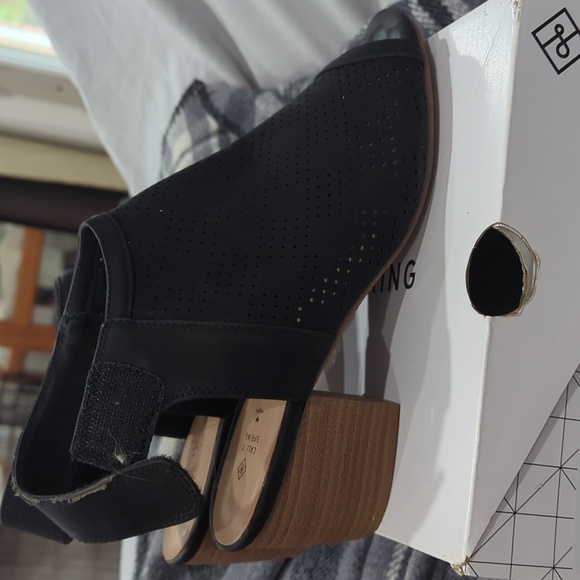 Shoes - Picture 2 of 3